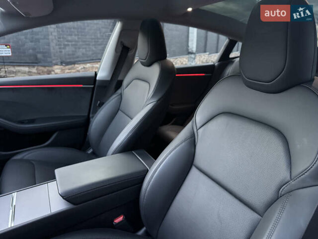 Червоний Тесла Модель 3, об'ємом двигуна 0 л та пробігом 43 тис. км за 33000 $, фото 24 на Automoto.ua