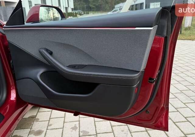 Красный Тесла Модель 3, объемом двигателя 0 л и пробегом 2 тыс. км за 24999 $, фото 36 на Automoto.ua