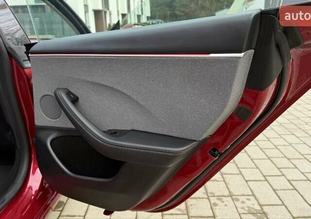 Красный Тесла Модель 3, объемом двигателя 0 л и пробегом 2 тыс. км за 24999 $, фото 35 на Automoto.ua