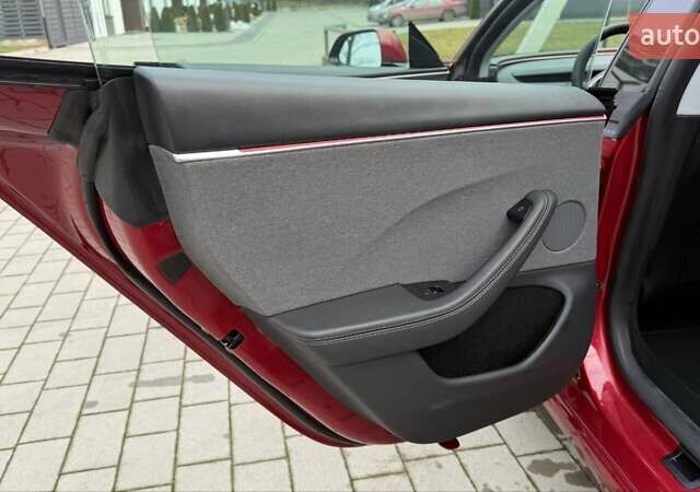 Красный Тесла Модель 3, объемом двигателя 0 л и пробегом 2 тыс. км за 24999 $, фото 38 на Automoto.ua