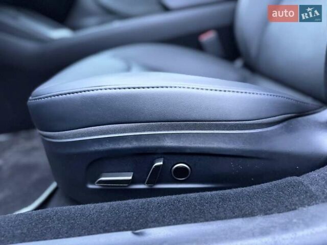 Красный Тесла Модель 3, объемом двигателя 0 л и пробегом 2 тыс. км за 24999 $, фото 51 на Automoto.ua