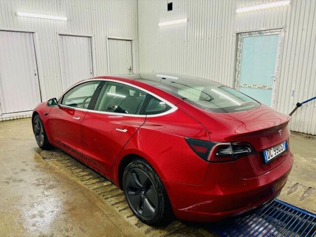 Красный Тесла Модель 3, объемом двигателя 0 л и пробегом 181 тыс. км за 19000 $, фото 2 на Automoto.ua