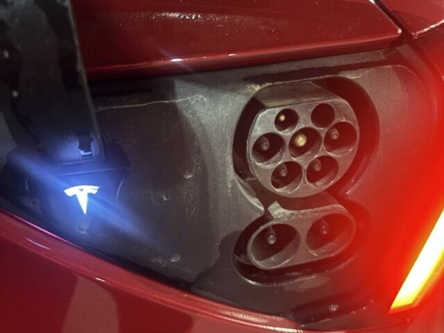 Красный Тесла Модель 3, объемом двигателя 0 л и пробегом 181 тыс. км за 19000 $, фото 11 на Automoto.ua