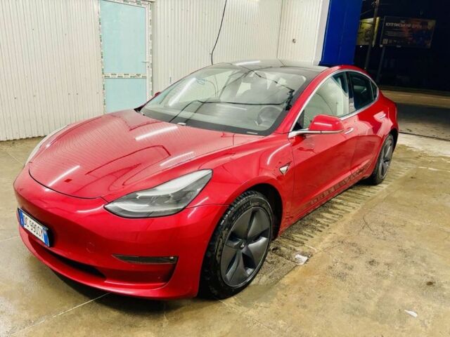 Красный Тесла Модель 3, объемом двигателя 0 л и пробегом 181 тыс. км за 19000 $, фото 1 на Automoto.ua