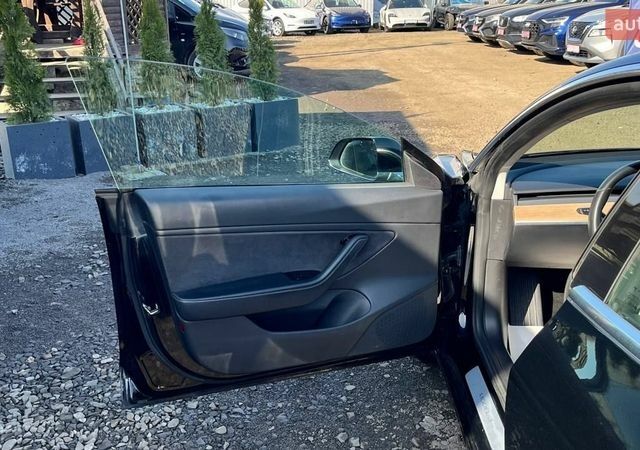 Тесла Модель 3, объемом двигателя 0 л и пробегом 176 тыс. км за 11200 $, фото 7 на Automoto.ua