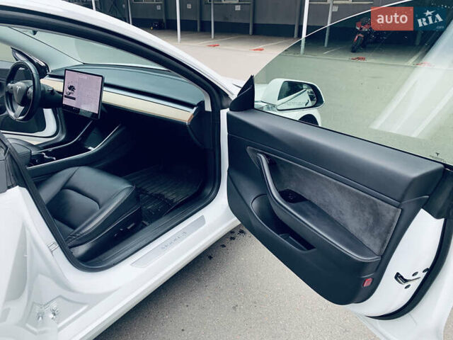 Тесла Модель 3, объемом двигателя 0 л и пробегом 99 тыс. км за 19600 $, фото 13 на Automoto.ua