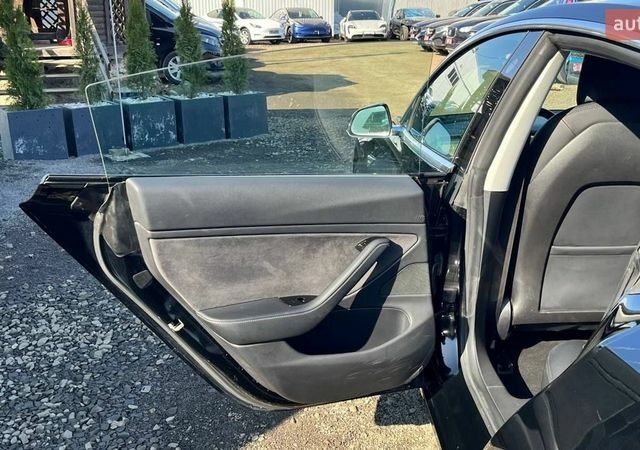 Тесла Модель 3, объемом двигателя 0 л и пробегом 176 тыс. км за 11200 $, фото 10 на Automoto.ua