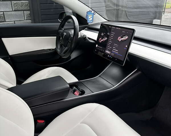 Тесла Модель 3 2018 у Дубно на Automoto.ua Тесла Модель 3, об'ємом двигуна 0 л та пробігом 199 тис. км за 15999 $, фото 13 на Automoto.ua