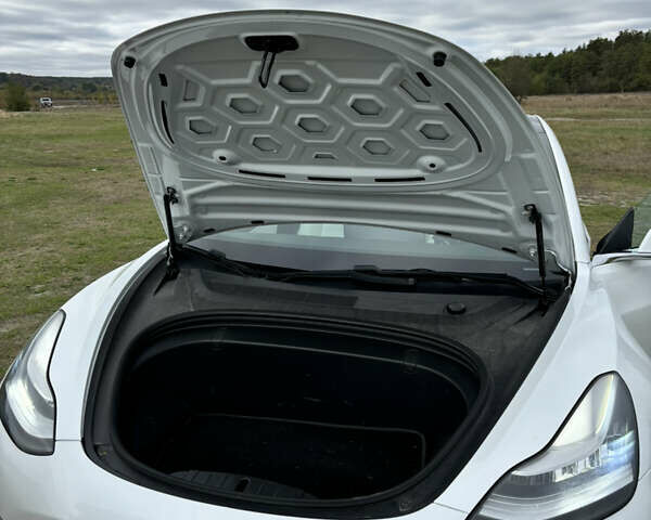 Тесла Модель 3, объемом двигателя 0 л и пробегом 125 тыс. км за 21000 $, фото 17 на Automoto.ua