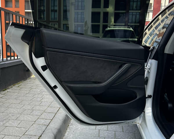 Тесла Модель 3, объемом двигателя 0 л и пробегом 71 тыс. км за 19900 $, фото 13 на Automoto.ua