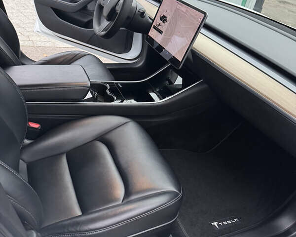Тесла Модель 3, об'ємом двигуна 0 л та пробігом 169 тис. км за 14600 $, фото 24 на Automoto.ua