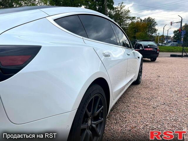 Тесла Модель 3 2019 в Ровно на Automoto.ua Тесла Модель 3, объемом двигателя 0.38 л и пробегом 100 тыс. км за 18500 $, фото 5 на Automoto.ua