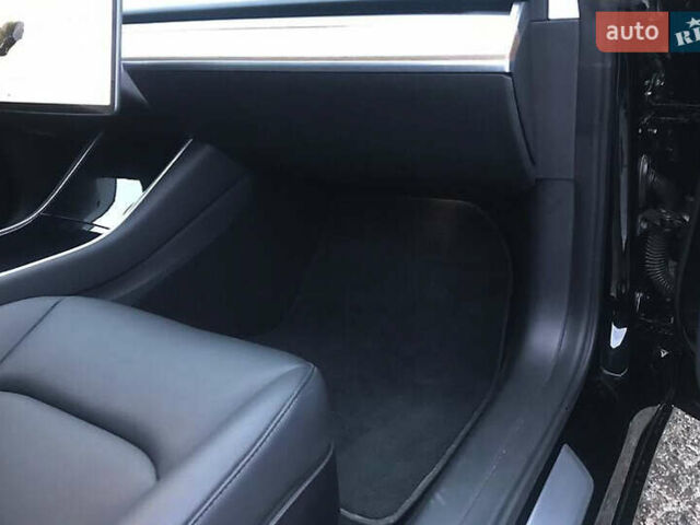Тесла Модель 3, объемом двигателя 0 л и пробегом 45 тыс. км за 17300 $, фото 2 на Automoto.ua