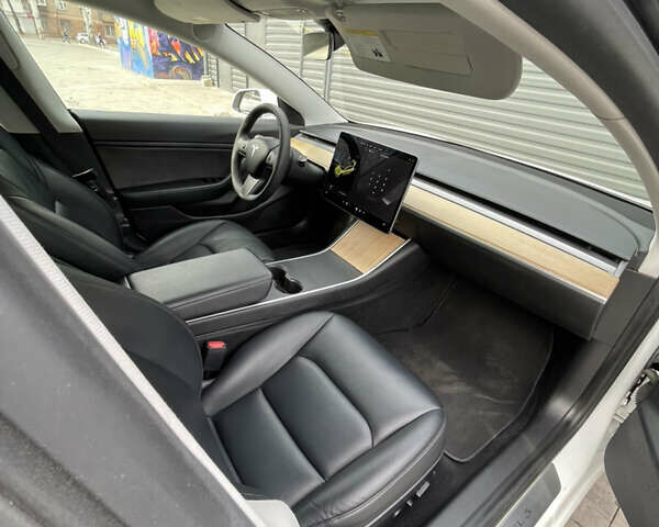 Тесла Модель 3, объемом двигателя 0 л и пробегом 49 тыс. км за 18500 $, фото 10 на Automoto.ua