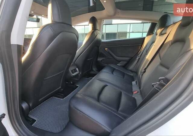 Тесла Модель 3, объемом двигателя 0 л и пробегом 64 тыс. км за 20300 $, фото 15 на Automoto.ua