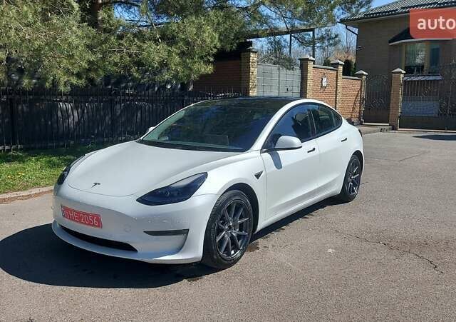 Тесла Модель 3, объемом двигателя 0 л и пробегом 52 тыс. км за 21700 $, фото 1 на Automoto.ua