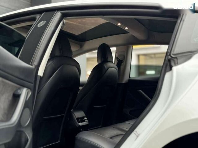 Тесла Модель 3, объемом двигателя 0 л и пробегом 117 тыс. км за 20999 $, фото 15 на Automoto.ua