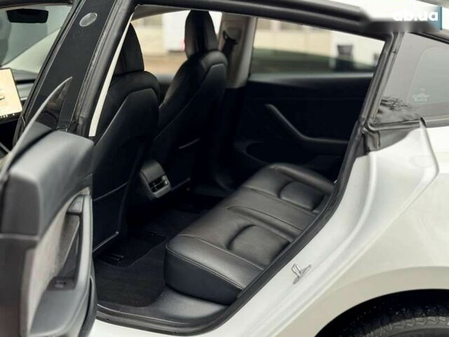 Тесла Модель 3, объемом двигателя 0 л и пробегом 117 тыс. км за 20999 $, фото 14 на Automoto.ua