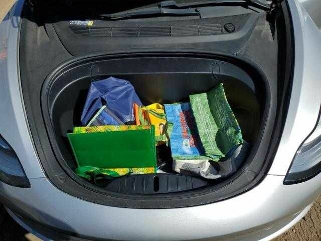 Серый Тесла Модель 3, объемом двигателя 0 л и пробегом 72 тыс. км за 6100 $, фото 9 на Automoto.ua