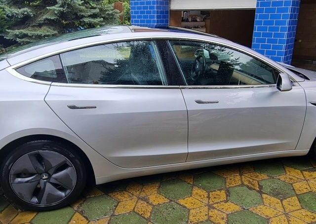 Серый Тесла Модель 3, объемом двигателя 0 л и пробегом 50 тыс. км за 20000 $, фото 1 на Automoto.ua