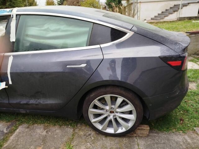 Серый Тесла Модель 3, объемом двигателя 0 л и пробегом 105 тыс. км за 8350 $, фото 5 на Automoto.ua