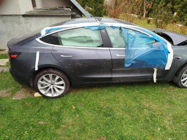 Серый Тесла Модель 3, объемом двигателя 0 л и пробегом 105 тыс. км за 8350 $, фото 2 на Automoto.ua