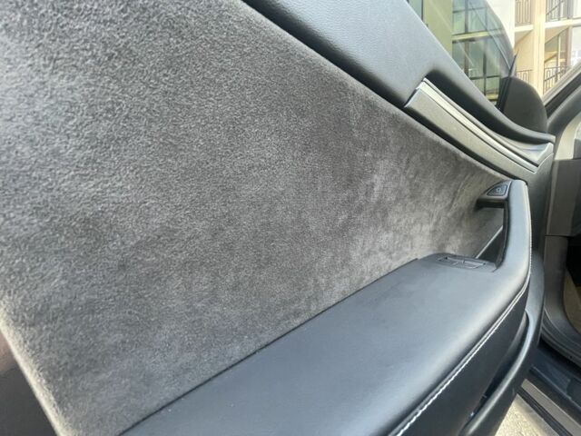 Серый Тесла Модель 3, объемом двигателя 0 л и пробегом 34 тыс. км за 20900 $, фото 4 на Automoto.ua