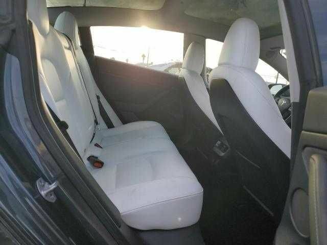 Серый Тесла Модель 3, объемом двигателя 0 л и пробегом 20 тыс. км за 15000 $, фото 10 на Automoto.ua