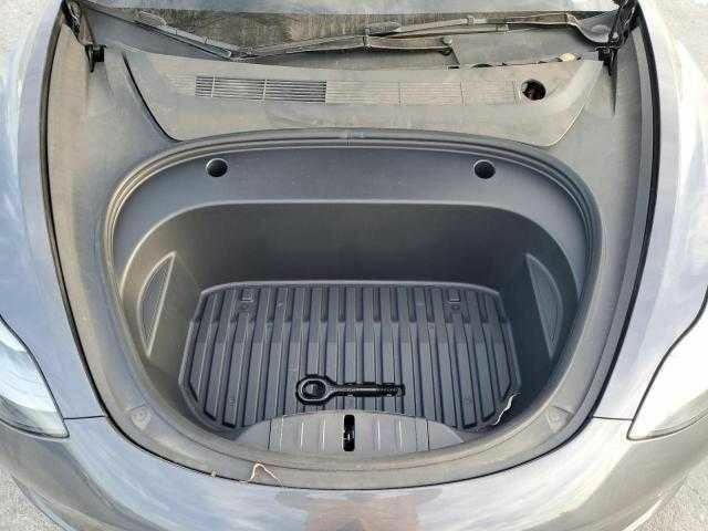 Серый Тесла Модель 3, объемом двигателя 0 л и пробегом 20 тыс. км за 15000 $, фото 6 на Automoto.ua