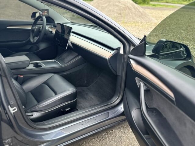 Сірий Тесла Модель 3, об'ємом двигуна 0 л та пробігом 48 тис. км за 18500 $, фото 4 на Automoto.ua