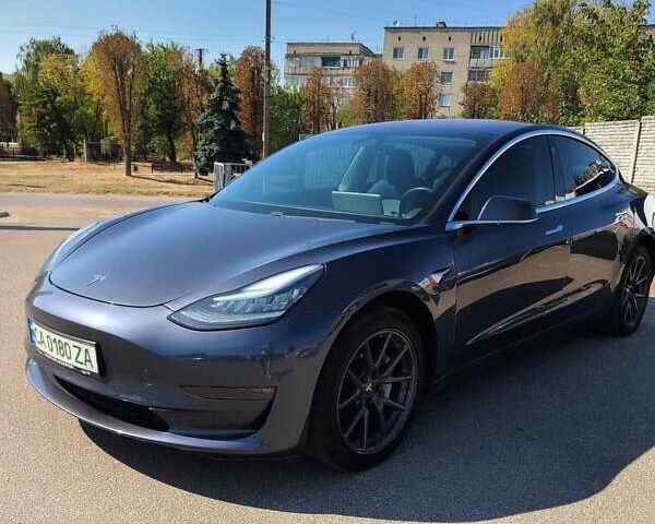 Серый Тесла Модель 3, объемом двигателя 0 л и пробегом 180 тыс. км за 15500 $, фото 3 на Automoto.ua