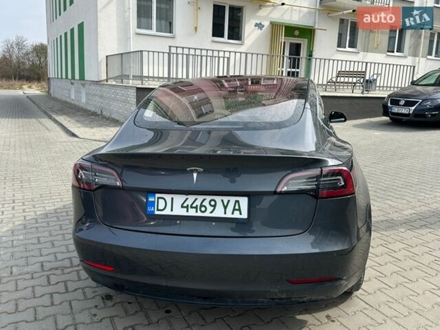Серый Тесла Модель 3, объемом двигателя 0 л и пробегом 140 тыс. км за 15600 $, фото 3 на Automoto.ua
