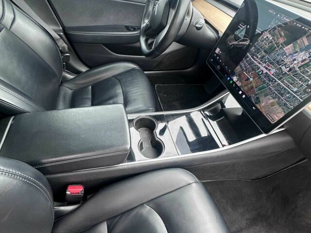 Сірий Тесла Модель 3, об'ємом двигуна 0 л та пробігом 117 тис. км за 16500 $, фото 13 на Automoto.ua