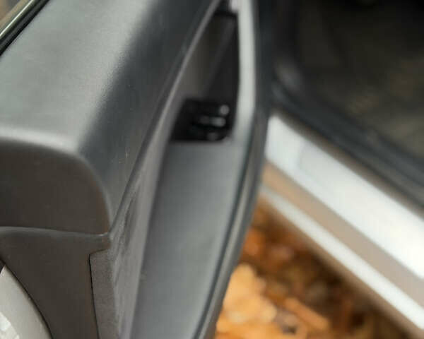 Серый Тесла Модель 3, объемом двигателя 0 л и пробегом 160 тыс. км за 17300 $, фото 6 на Automoto.ua