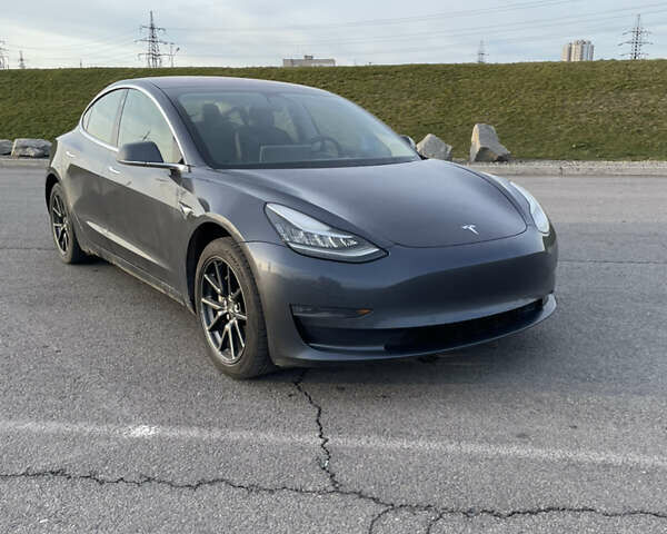 Серый Тесла Модель 3, объемом двигателя 0 л и пробегом 103 тыс. км за 22500 $, фото 2 на Automoto.ua