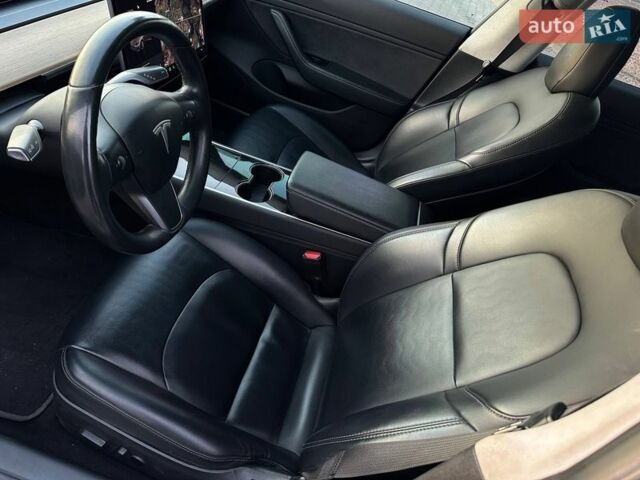 Серый Тесла Модель 3, объемом двигателя 0 л и пробегом 117 тыс. км за 17500 $, фото 25 на Automoto.ua