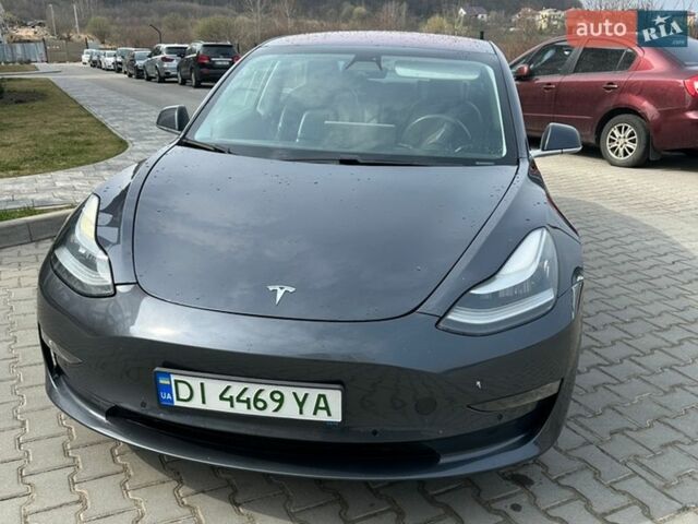 Серый Тесла Модель 3, объемом двигателя 0 л и пробегом 140 тыс. км за 15600 $, фото 1 на Automoto.ua