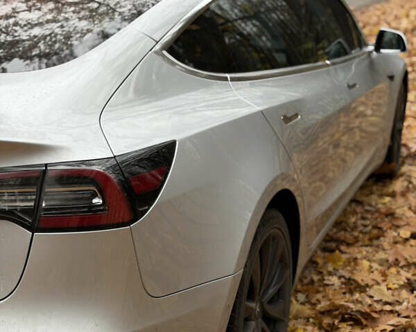 Серый Тесла Модель 3, объемом двигателя 0 л и пробегом 160 тыс. км за 17300 $, фото 10 на Automoto.ua