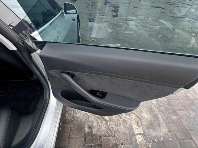 Сірий Тесла Модель 3, об'ємом двигуна 0 л та пробігом 117 тис. км за 16500 $, фото 20 на Automoto.ua