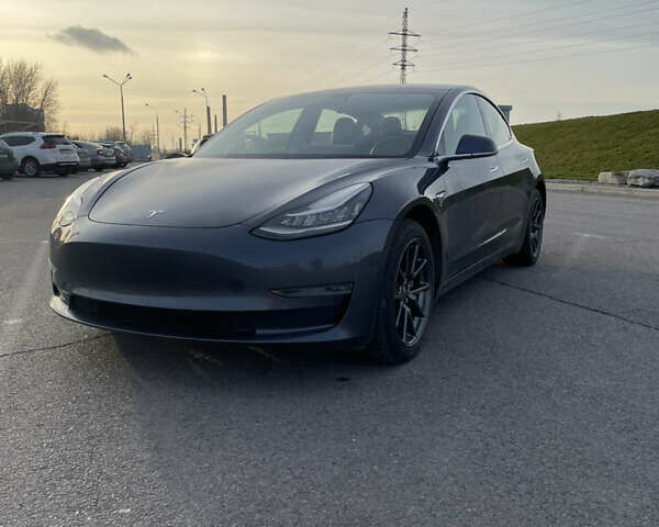 Серый Тесла Модель 3, объемом двигателя 0 л и пробегом 103 тыс. км за 22500 $, фото 1 на Automoto.ua