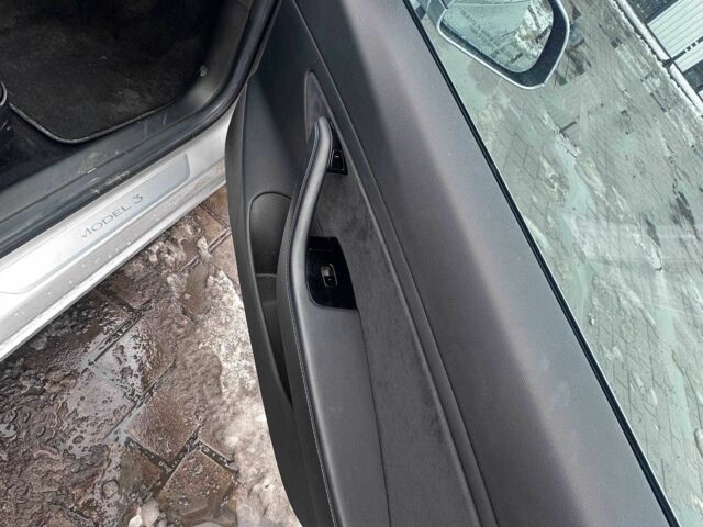 Сірий Тесла Модель 3, об'ємом двигуна 0 л та пробігом 117 тис. км за 16500 $, фото 16 на Automoto.ua