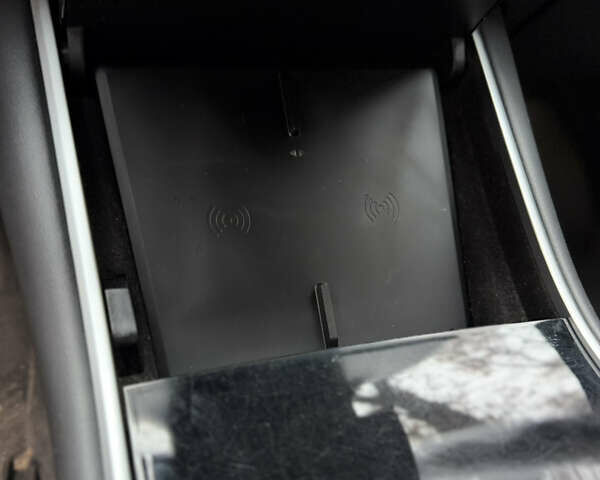 Серый Тесла Модель 3, объемом двигателя 0 л и пробегом 160 тыс. км за 17300 $, фото 2 на Automoto.ua