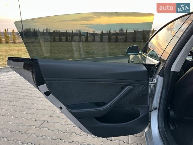 Серый Тесла Модель 3, объемом двигателя 0 л и пробегом 117 тыс. км за 17500 $, фото 29 на Automoto.ua