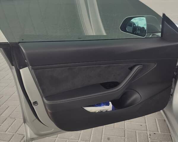 Сірий Тесла Модель 3, об'ємом двигуна 0 л та пробігом 168 тис. км за 16399 $, фото 36 на Automoto.ua