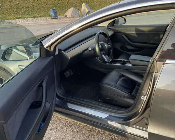 Серый Тесла Модель 3, объемом двигателя 0 л и пробегом 103 тыс. км за 22500 $, фото 12 на Automoto.ua