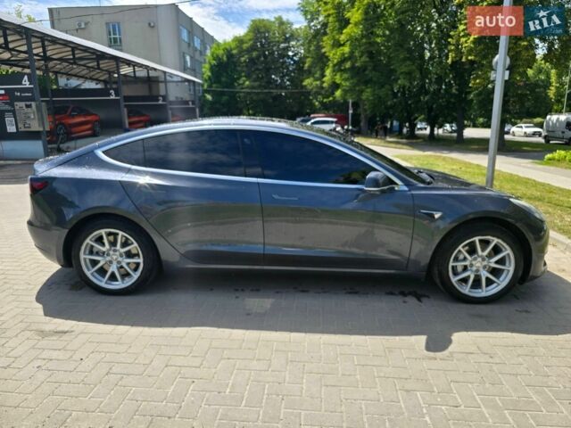 Серый Тесла Модель 3, объемом двигателя 0 л и пробегом 88 тыс. км за 15500 $, фото 3 на Automoto.ua