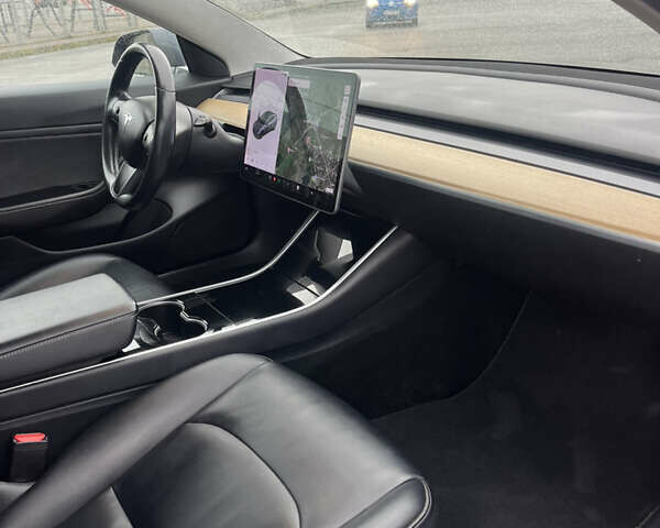 Серый Тесла Модель 3, объемом двигателя 0 л и пробегом 78 тыс. км за 17250 $, фото 13 на Automoto.ua