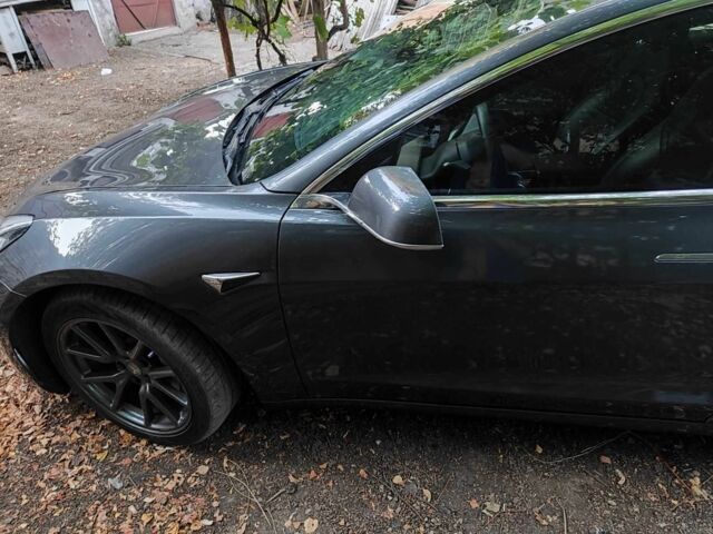 Серый Тесла Модель 3, объемом двигателя 0 л и пробегом 75 тыс. км за 17100 $, фото 4 на Automoto.ua