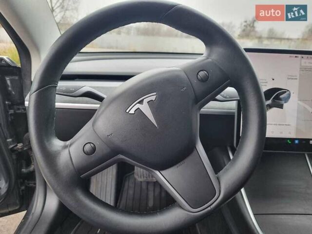 Серый Тесла Модель 3, объемом двигателя 0 л и пробегом 163 тыс. км за 17500 $, фото 3 на Automoto.ua