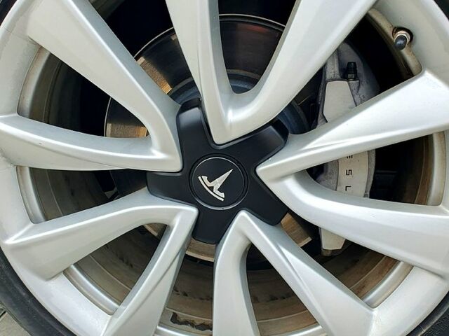 Сірий Тесла Модель 3, об'ємом двигуна 0 л та пробігом 117 тис. км за 27500 $, фото 8 на Automoto.ua